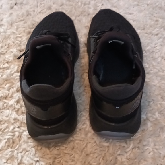 New Balance shoes - Picture 3 of 6